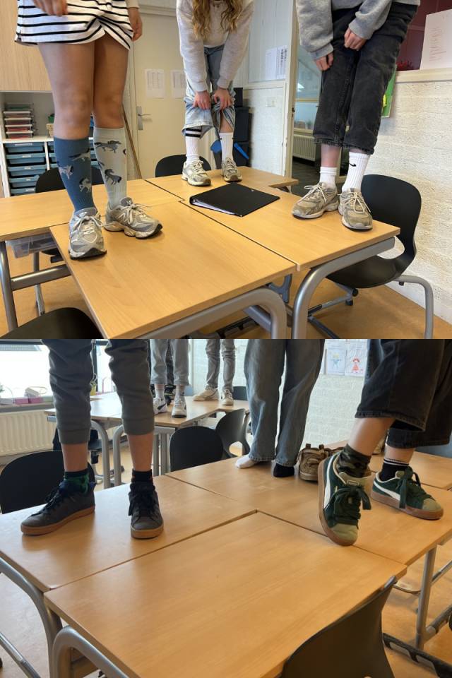 Foto van De leerlingen van groep 6-7-8 van De Maaskei gingen de strijd aan met het sokkenmonster en trokken verschillende sokken aan. Echte helden!